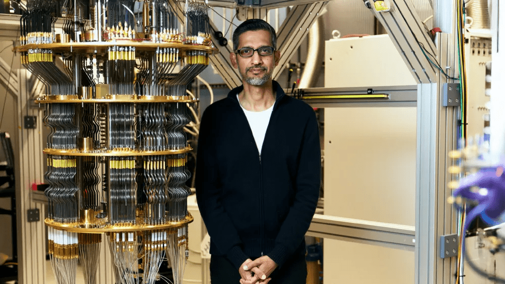 Sundar Pichai mit Quantencomputer